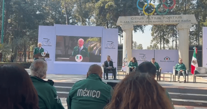 Luis Niño de Rivera y María José Alcalá firmando la alianza entre Banco Azteca y el Comité Olímpico Mexicano, garantizando apoyo a los atletas rumbo a Los Ángeles 2028.