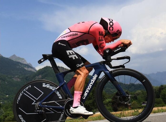 Rigoberto Urán anunciando su participación en la Vuelta a España 2024, última gran vuelta de su carrera profesional.