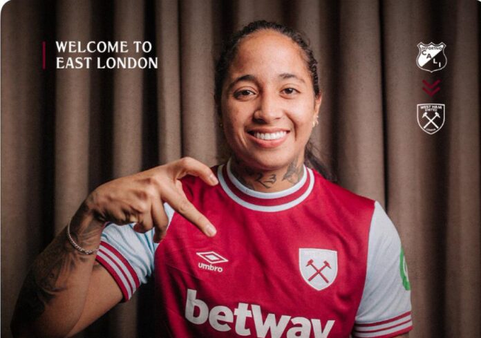 Manuela Pavi, nueva jugadora del West Ham, celebra un gol con el Deportivo Cali.