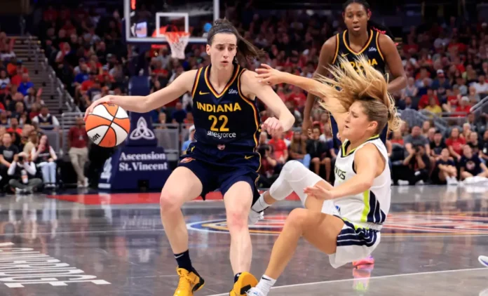 Caitlin Clark celebrando su récord de puntos con las Indiana Fever en la WNBA 2024.