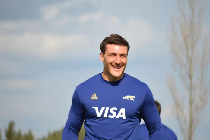 Rodrigo Isgró en acción durante un partido con los Pumas, destacando su transición al rugby de 15 jugadores con Harlequins.