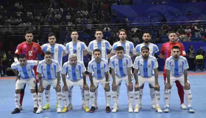 Jugadores de Argentina celebrando su victoria sobre Afganistán en la Copa Mundial de Fútbol Sala Uzbekistán 2024.