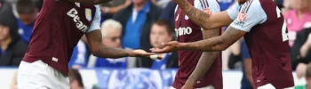 Jhon Jáder Durán celebrando su gol contra Leicester City, seleccionado como el mejor del mes por los hinchas del Aston Villa.