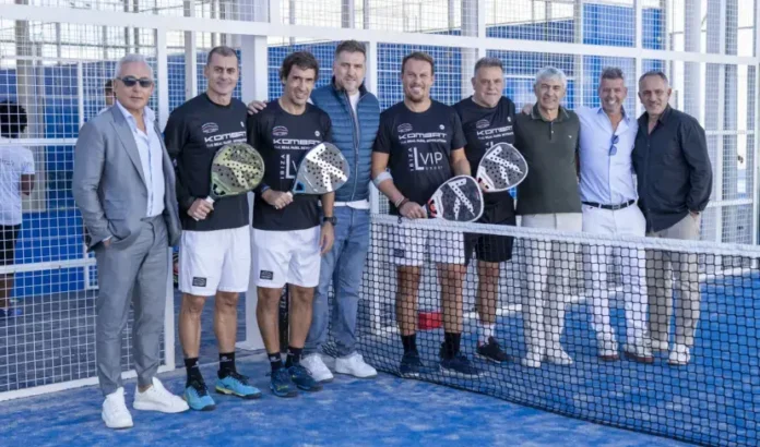 Imagen de las figuras del deporte y el entretenimiento participando en el Torneo Solidario de Pádel VIP, en apoyo a la Fundación Pan y Peces.