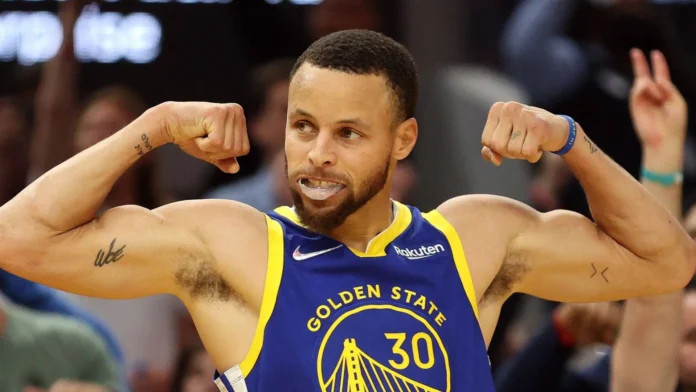 Stephen Curry liderando a los Golden State Warriors en un partido de la NBA.