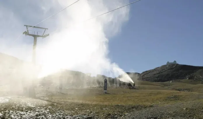 Las estaciones de esquí en Europa corren un alto riesgo debido al retroceso de la nieve por el cambio climático.