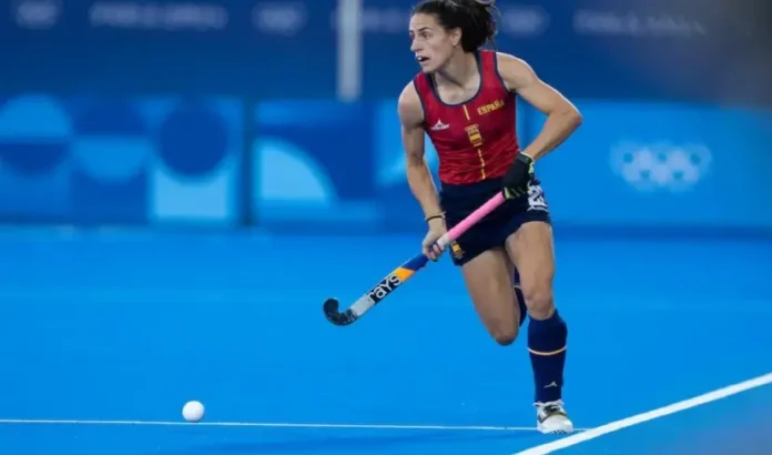 Bea Pérez, emocionada, despide su trayectoria en la selección española de hockey tras una destacada carrera.