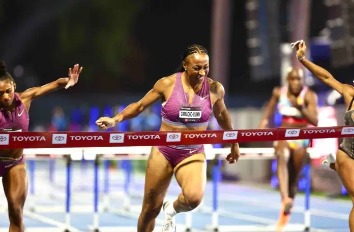 Jasmine Camacho Quinn durante su participación en la final de 100 metros con vallas en los Juegos Olímpicos de París 2024.